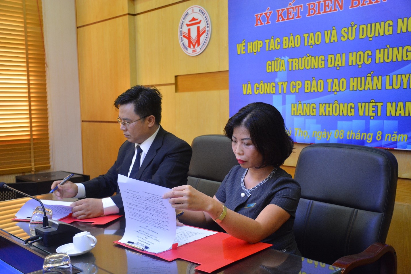Lễ ký biên bản ghi nhớ hợp tác giữa Trường Đại học Hùng Vương và Công ty cổ phần đào tạo huấn luyện nghiệp vụ hàng không Việt Nam